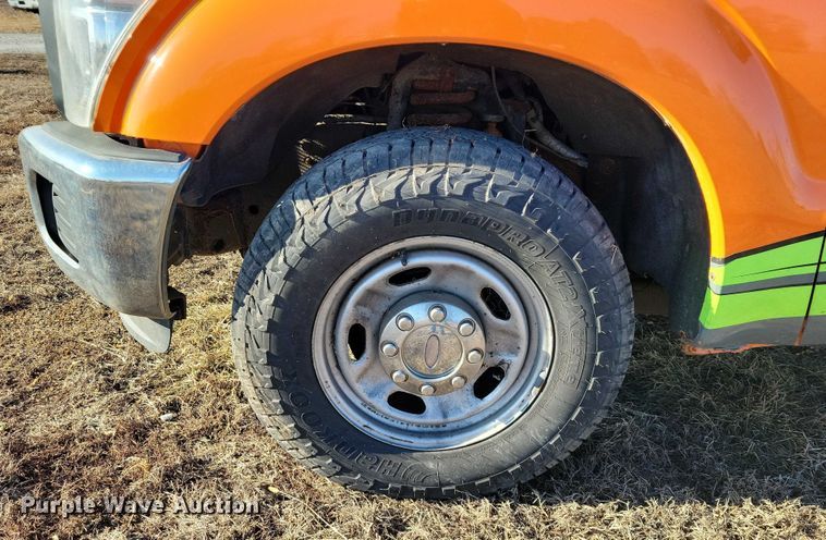 image for item NK9750 2013 Ford F350 Crew Cab utility bed pickup truck