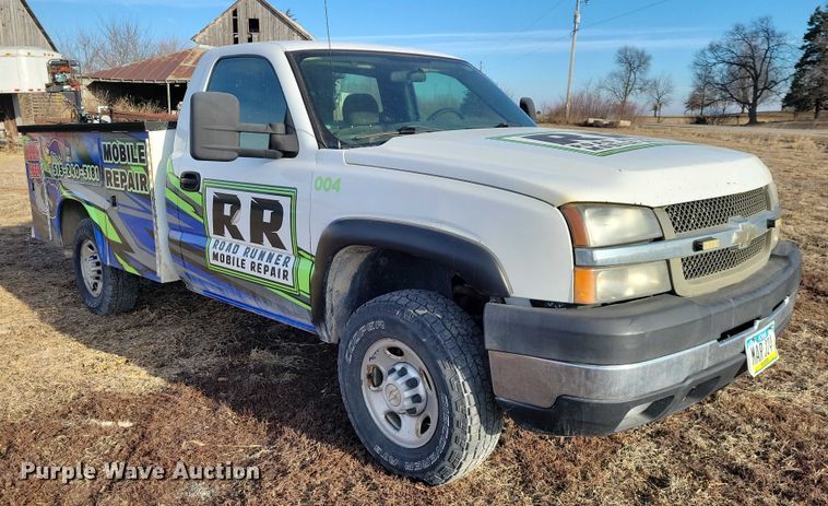 image for item NK9751 2006 Chevrolet 2500HD utility bed pickup truck