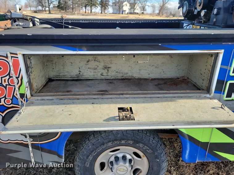 image for item NK9751 2006 Chevrolet 2500HD utility bed pickup truck