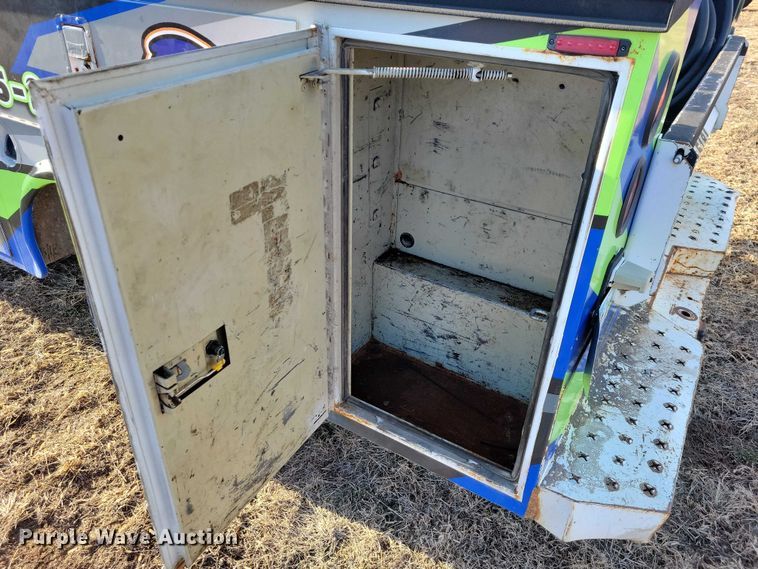 image for item NK9751 2006 Chevrolet 2500HD utility bed pickup truck