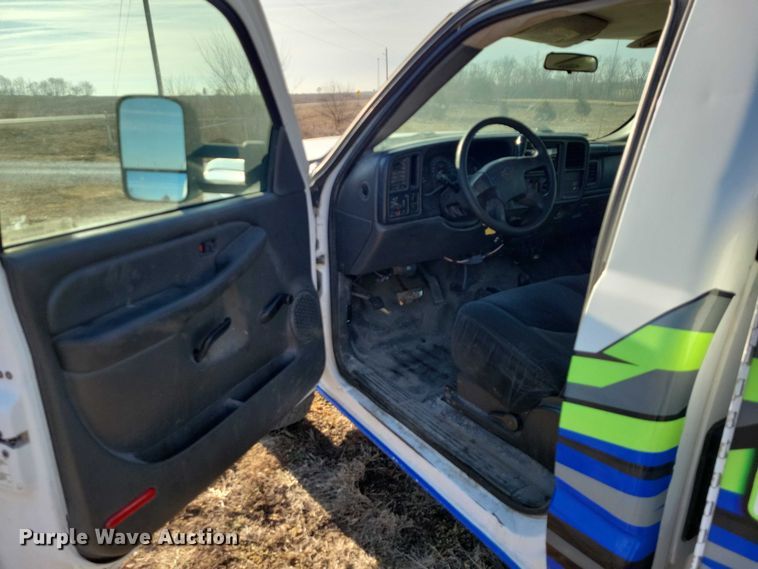 image for item NK9751 2006 Chevrolet 2500HD utility bed pickup truck