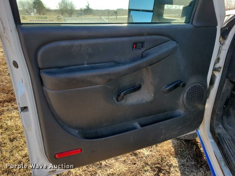 image for item NK9751 2006 Chevrolet 2500HD utility bed pickup truck