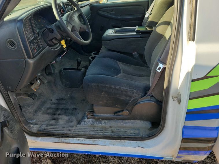 image for item NK9751 2006 Chevrolet 2500HD utility bed pickup truck