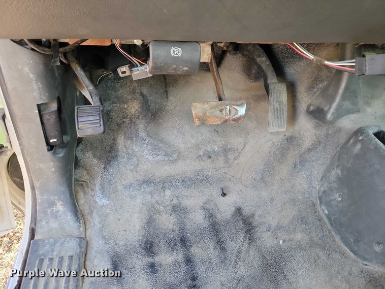 image for item NK9751 2006 Chevrolet 2500HD utility bed pickup truck