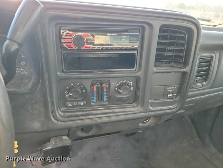 image for item NK9751 2006 Chevrolet 2500HD utility bed pickup truck