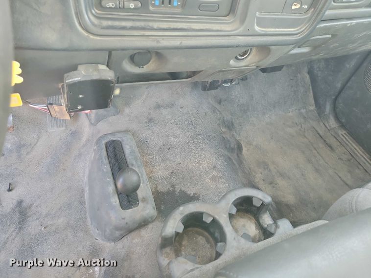 image for item NK9751 2006 Chevrolet 2500HD utility bed pickup truck