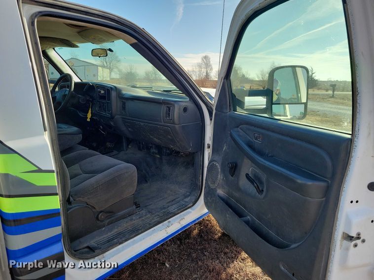 image for item NK9751 2006 Chevrolet 2500HD utility bed pickup truck