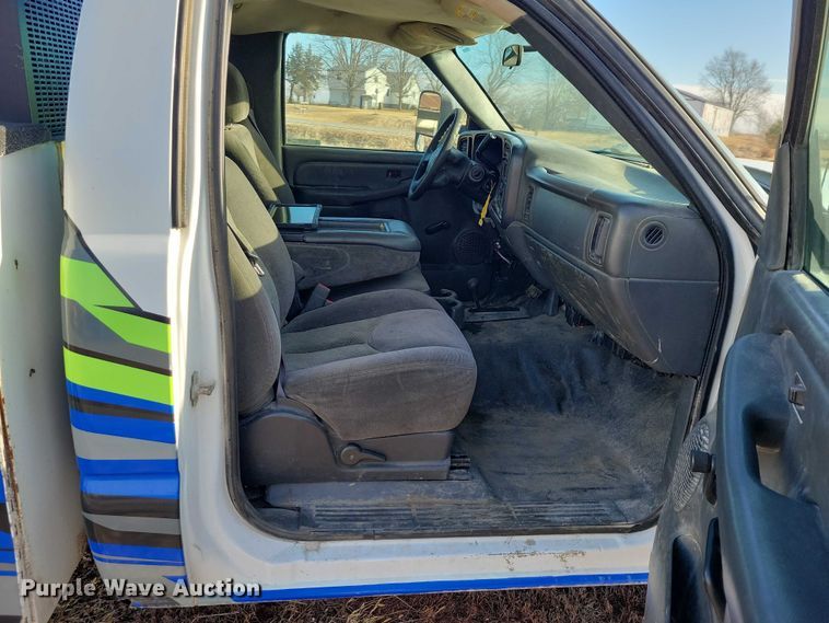 image for item NK9751 2006 Chevrolet 2500HD utility bed pickup truck