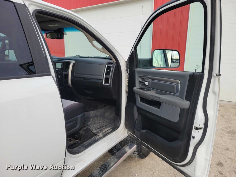 image for item NK9772 2014 Ram 3500 Crew Cab pickup truck