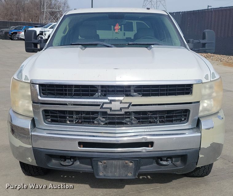image for item NK9778 2010 Chevrolet Silverado 2500HD Crew Cab pickup truck