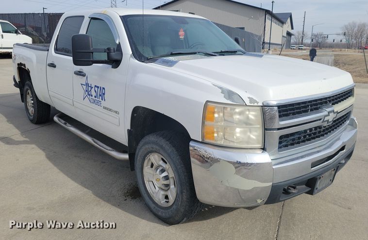 image for item NK9778 2010 Chevrolet Silverado 2500HD Crew Cab pickup truck
