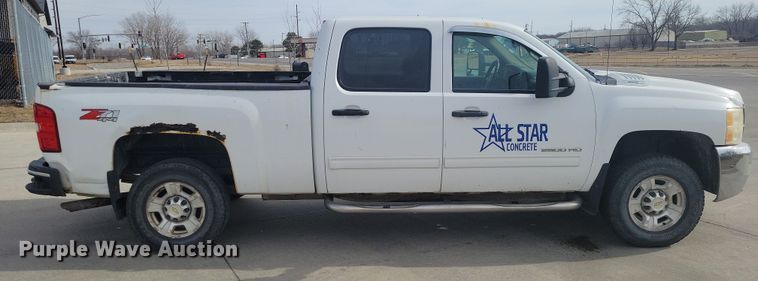 image for item NK9778 2010 Chevrolet Silverado 2500HD Crew Cab pickup truck
