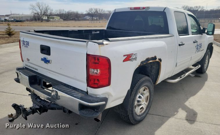 image for item NK9778 2010 Chevrolet Silverado 2500HD Crew Cab pickup truck