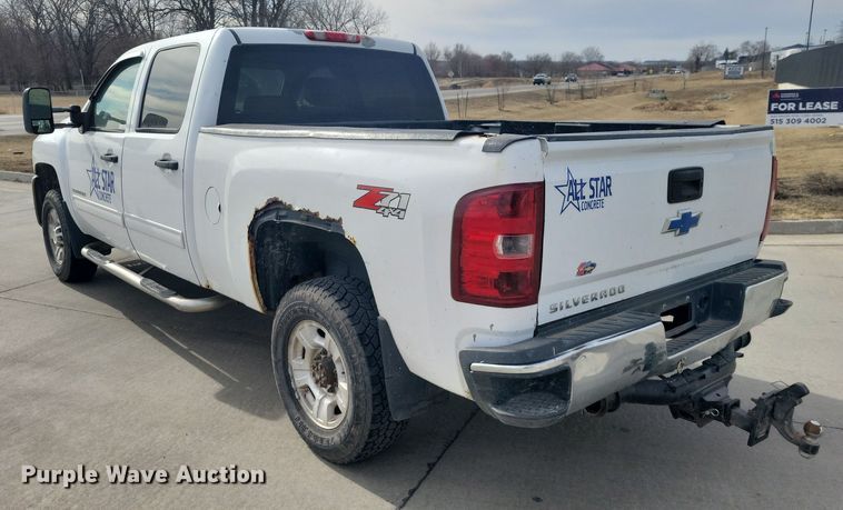image for item NK9778 2010 Chevrolet Silverado 2500HD Crew Cab pickup truck