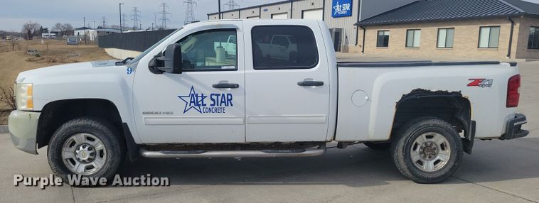 image for item NK9778 2010 Chevrolet Silverado 2500HD Crew Cab pickup truck