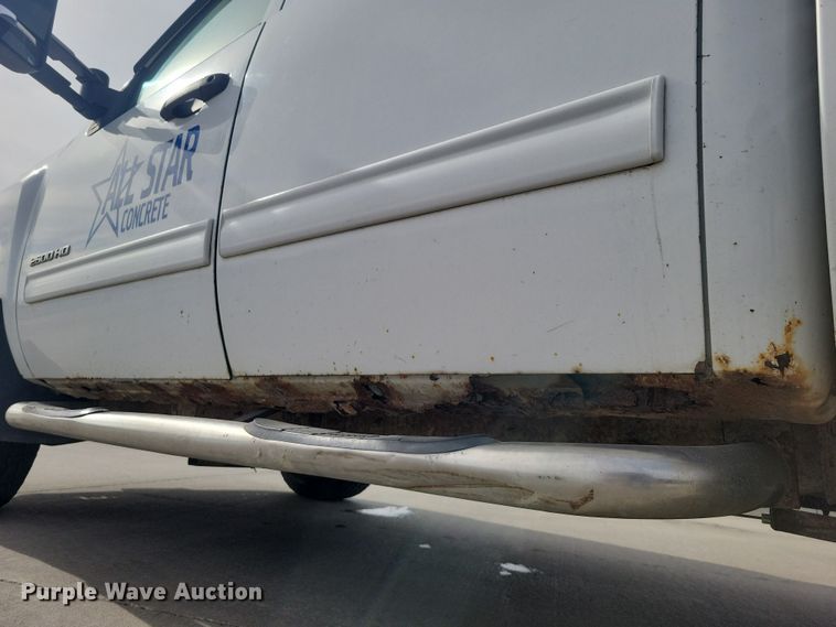 image for item NK9778 2010 Chevrolet Silverado 2500HD Crew Cab pickup truck