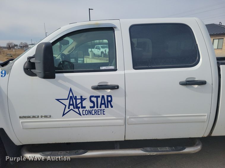 image for item NK9778 2010 Chevrolet Silverado 2500HD Crew Cab pickup truck