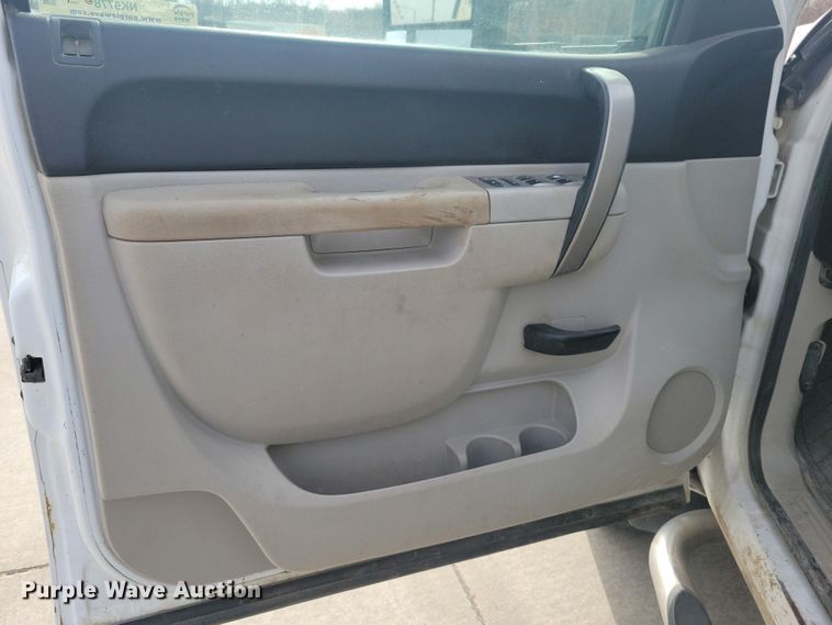 image for item NK9778 2010 Chevrolet Silverado 2500HD Crew Cab pickup truck