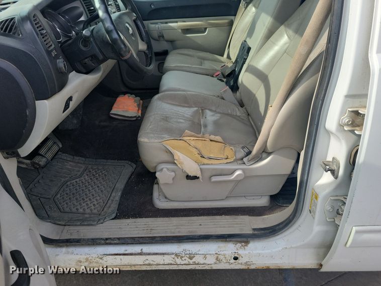 image for item NK9778 2010 Chevrolet Silverado 2500HD Crew Cab pickup truck