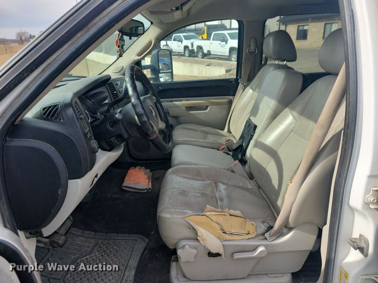 image for item NK9778 2010 Chevrolet Silverado 2500HD Crew Cab pickup truck