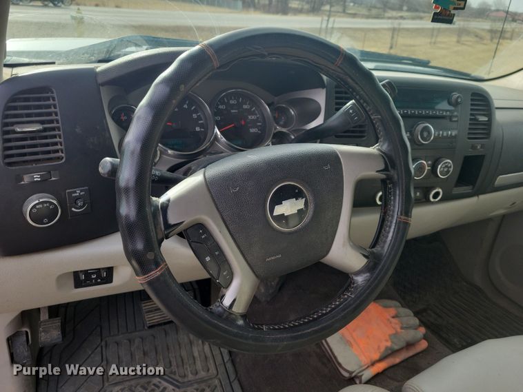 image for item NK9778 2010 Chevrolet Silverado 2500HD Crew Cab pickup truck