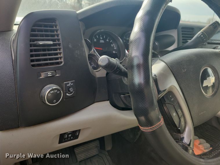 image for item NK9778 2010 Chevrolet Silverado 2500HD Crew Cab pickup truck