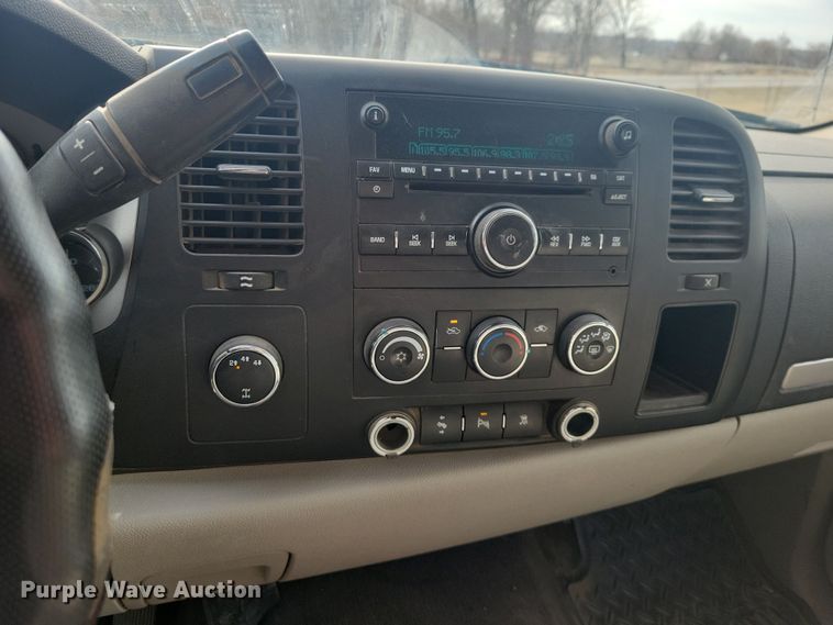 image for item NK9778 2010 Chevrolet Silverado 2500HD Crew Cab pickup truck