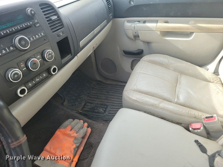 image for item NK9778 2010 Chevrolet Silverado 2500HD Crew Cab pickup truck