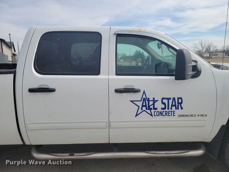 image for item NK9778 2010 Chevrolet Silverado 2500HD Crew Cab pickup truck