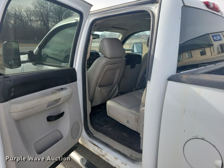 image for item NK9778 2010 Chevrolet Silverado 2500HD Crew Cab pickup truck