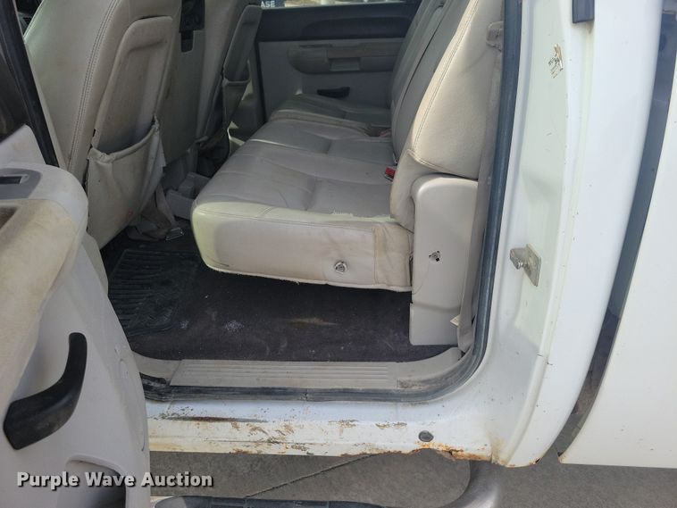 image for item NK9778 2010 Chevrolet Silverado 2500HD Crew Cab pickup truck