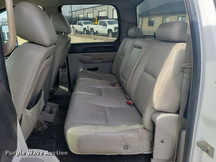 image for item NK9778 2010 Chevrolet Silverado 2500HD Crew Cab pickup truck