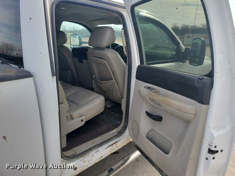 image for item NK9778 2010 Chevrolet Silverado 2500HD Crew Cab pickup truck