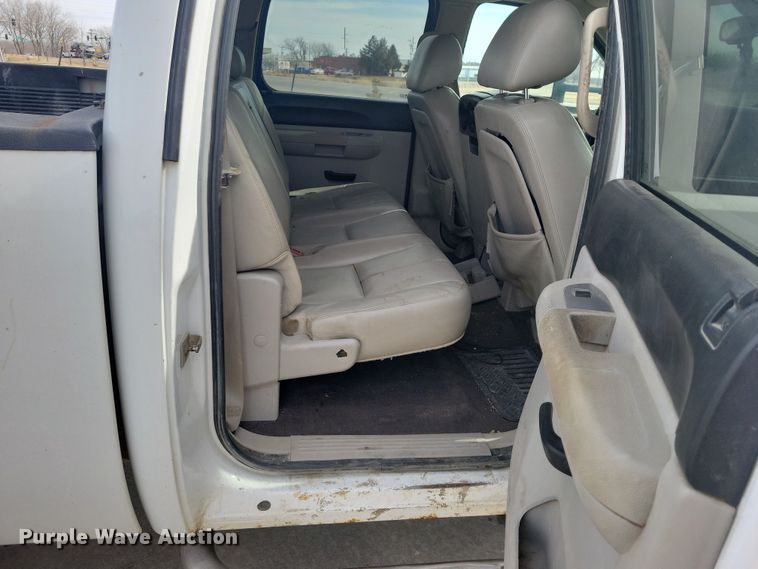 image for item NK9778 2010 Chevrolet Silverado 2500HD Crew Cab pickup truck