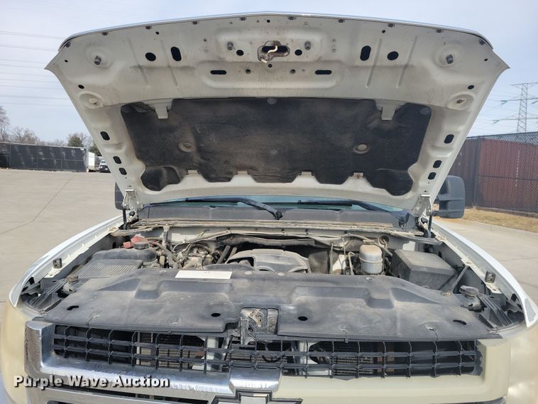 image for item NK9778 2010 Chevrolet Silverado 2500HD Crew Cab pickup truck