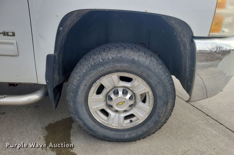 image for item NK9778 2010 Chevrolet Silverado 2500HD Crew Cab pickup truck