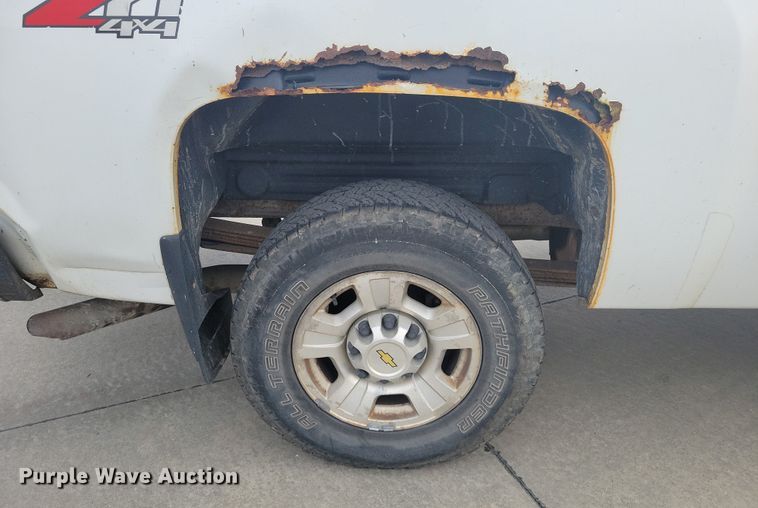 image for item NK9778 2010 Chevrolet Silverado 2500HD Crew Cab pickup truck