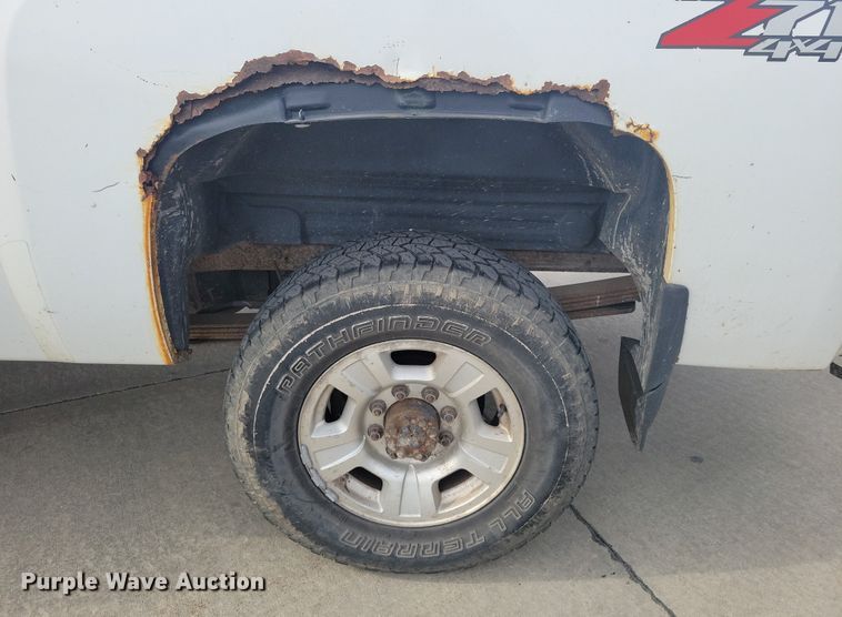 image for item NK9778 2010 Chevrolet Silverado 2500HD Crew Cab pickup truck