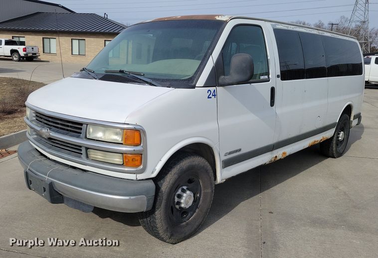 image for item NK9779 2001 Chevrolet Express 3500 van