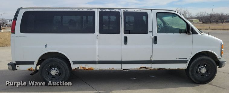 image for item NK9779 2001 Chevrolet Express 3500 van