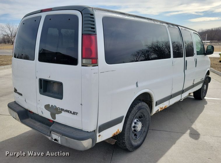image for item NK9779 2001 Chevrolet Express 3500 van