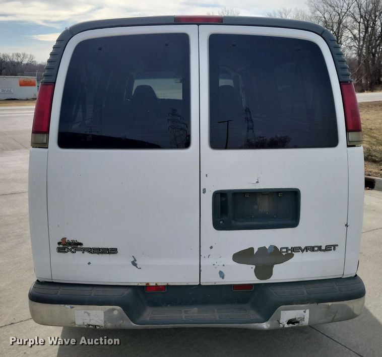 image for item NK9779 2001 Chevrolet Express 3500 van