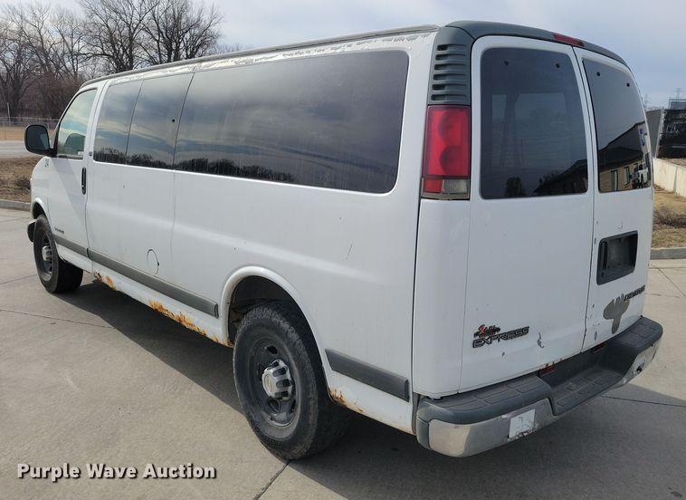 image for item NK9779 2001 Chevrolet Express 3500 van