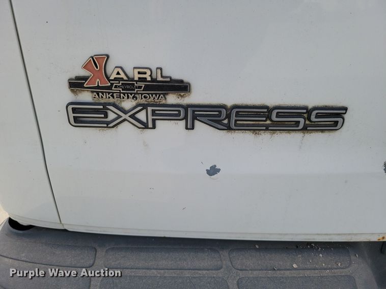 image for item NK9779 2001 Chevrolet Express 3500 van