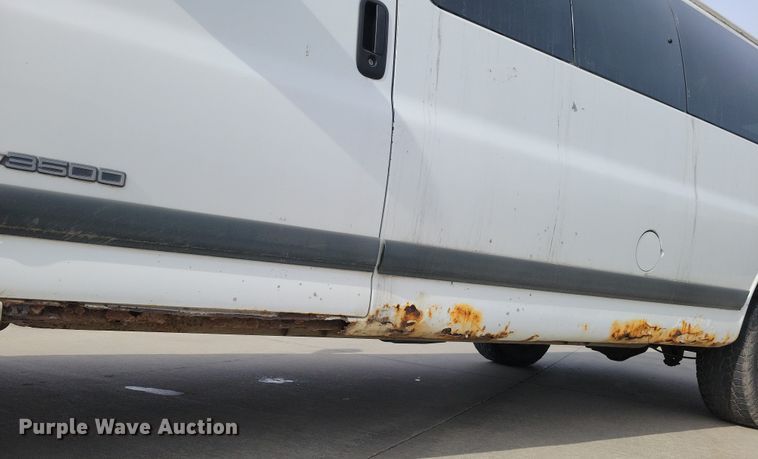 image for item NK9779 2001 Chevrolet Express 3500 van