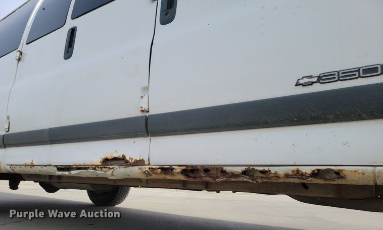 image for item NK9779 2001 Chevrolet Express 3500 van