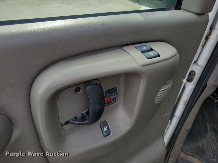 image for item NK9779 2001 Chevrolet Express 3500 van