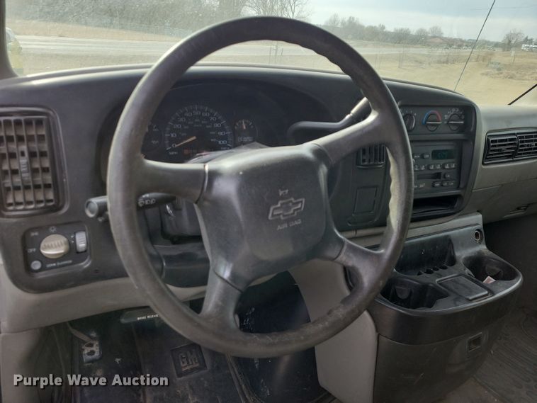 image for item NK9779 2001 Chevrolet Express 3500 van