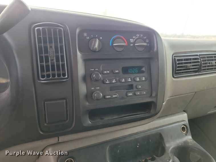 image for item NK9779 2001 Chevrolet Express 3500 van