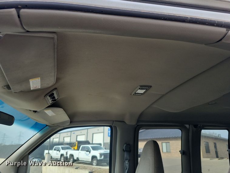image for item NK9779 2001 Chevrolet Express 3500 van